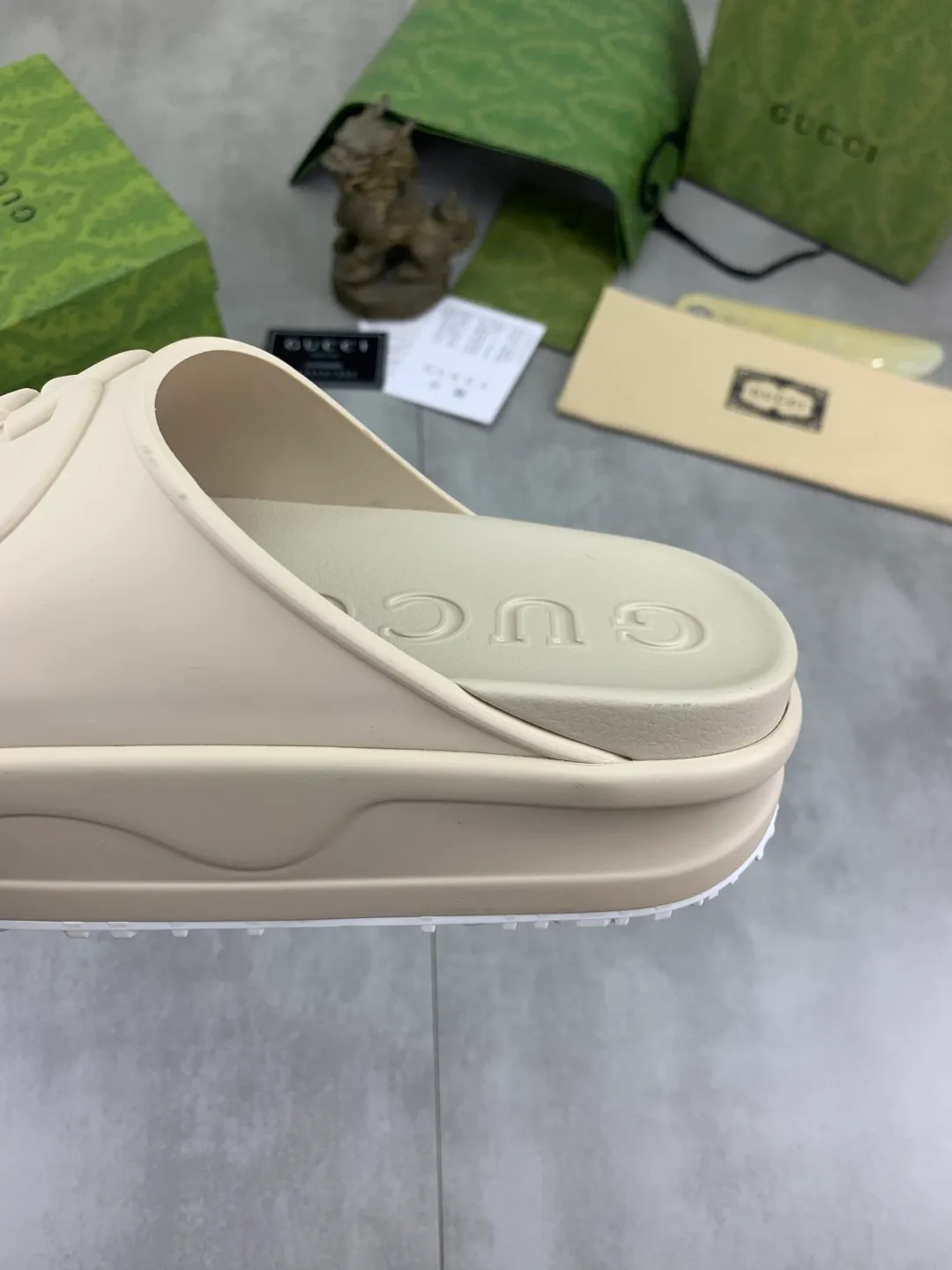 Men's Men's Shoes 💰P300💰[New Style] High Version 🎁🎁🎁 GUCCI New Year of the Snake casual slippers, original official website, perfect workmanship, transmitting a kind of noble luxury, sublimating its definition of luxury in Gucci's high-end extraordinary craftsmanship. Original Gucci double G combination outsole, code number: 35-46, complete package